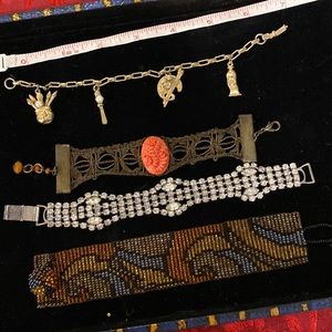 Bracelet, bundle, for bracelets.